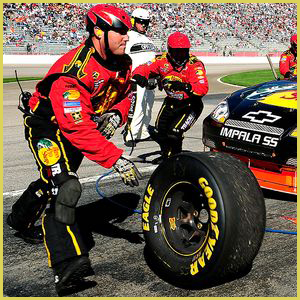 Шины Goodyear не выдержали очередного этапа гонки NASCAR